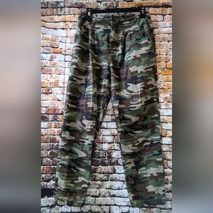 Forever 21 Camouflage Army Print Cargo Pants (30054-107)
